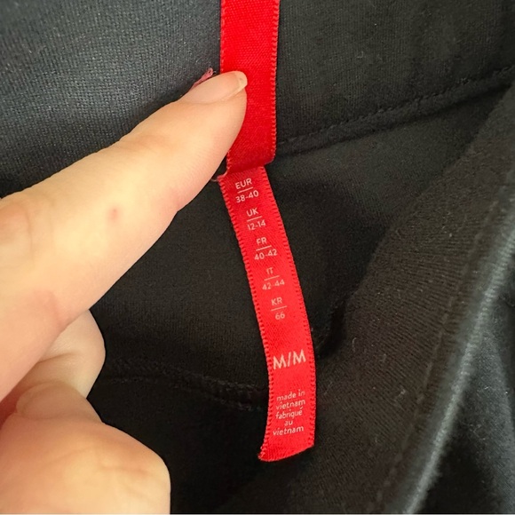 SPANX Black Ankle Flared Ponte Trousers Size Medium Women's - Picture 4 of 7